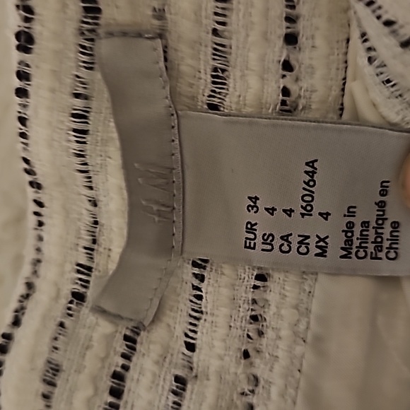 2 H&M penicl skirts2 H&M penicl skirts - Picture 3 of 8